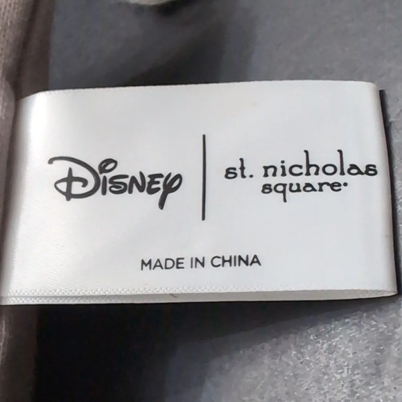 Disney St.Nicholas Minnie,Mickey Ice Skating Throw Pillow. - Picture 5 of 7